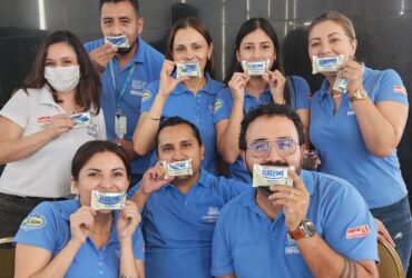 Con la premisa “Sonrisa provoca sonrisa”