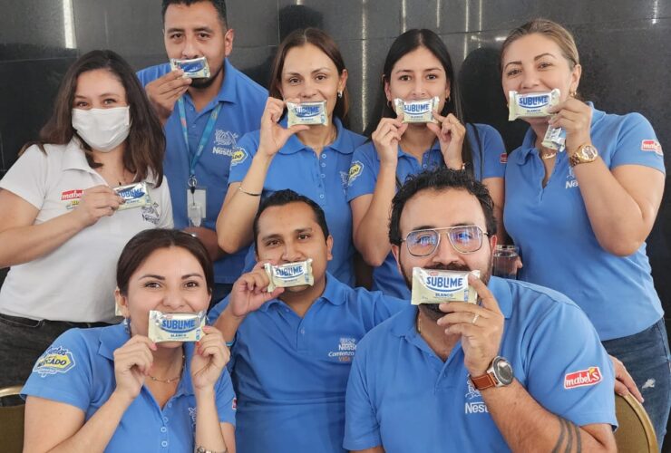Con la premisa “Sonrisa provoca sonrisa”